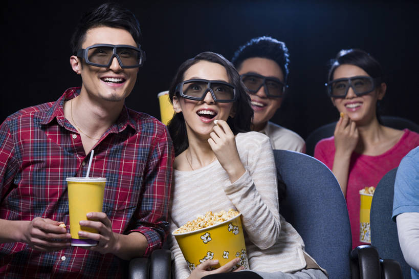 东方人,成年人,中年人,四个人,笑,微笑,露齿笑,横图,室内,正面,爱情,快乐,兴奋,友谊,幸福,消费,仪器,电影院,椅子,北京,中国,亚洲,握,眼镜,投影仪,食品,浪漫,休闲装,娱乐,设备,饮食,可乐,顾客,刺激,座位,饮料,休闲,温暖,温馨,表情,爆米花,恩爱,乐趣,握着,约会,恋人,摄影,生活方式,观看,和睦,享乐,投影机,东亚,3D眼镜,陪同,3D电影,陪伴,男人,男性,年轻男性,年轻女性,女人,女性,亚洲人,中国人,年轻人,情侣,休闲活动,坐着,半身,彩图,欢乐,立体图形,伴侣,融洽,电影,伴随,bj175