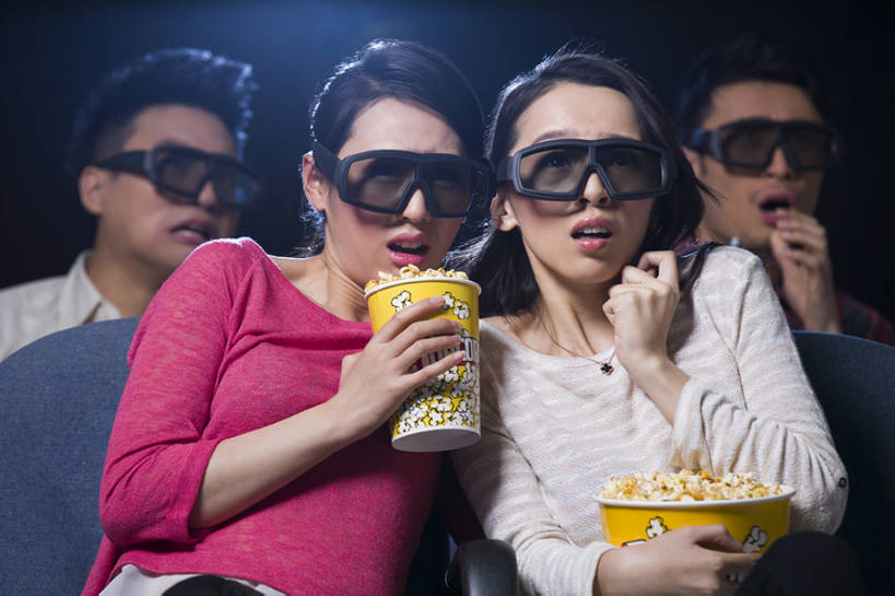 东方人,成年人,中年人,四个人,横图,室内,正面,兴奋,友谊,消费,仪器,电影院,椅子,北京,中国,亚洲,眼镜,投影仪,食品,休闲装,娱乐,设备,饮食,顾客,刺激,座位,休闲,表情,爆米花,放松,亲密,摄影,生活方式,观看,惊奇,恐怖,投影机,东亚,3D眼镜,陪同,3D电影,陪伴,男人,男性,年轻男性,年轻女性,女人,女性,亚洲人,中国人,年轻人,休闲活动,坐着,半身,彩图,立体图形,电影,闺密,伴随,bj175