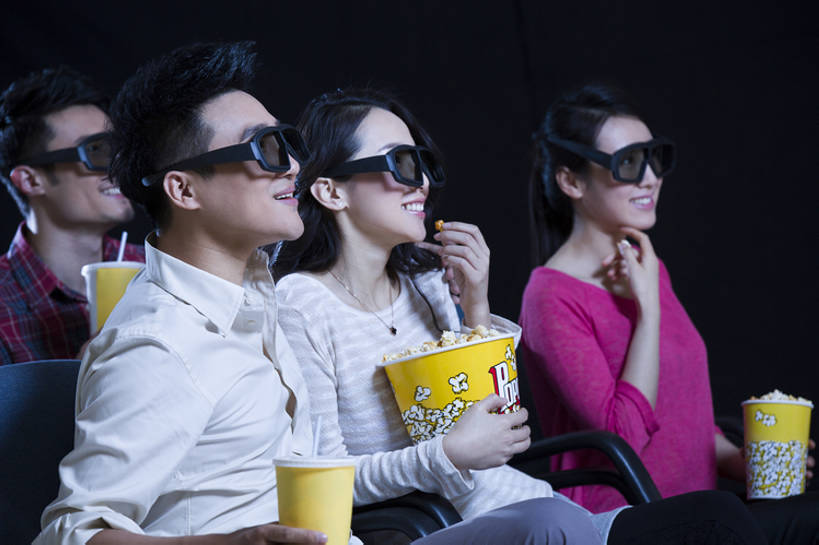 东方人,成年人,中年人,四个人,笑,吃,微笑,露齿笑,横图,室内,侧面,快乐,兴奋,友谊,幸福,消费,仪器,电影院,椅子,北京,中国,亚洲,一排,整齐,眼镜,投影仪,食品,浪漫,休闲装,娱乐,设备,饮食,可乐,顾客,刺激,座位,饮料,排列,休闲,表情,爆米花,放松,乐趣,亲密,约会,摄影,生活方式,观看,享乐,队列,投影机,东亚,3D眼镜,陪同,3D电影,陪伴,男人,男性,年轻男性,年轻女性,女人,女性,亚洲人,中国人,年轻人,情侣,休闲活动,坐着,半身,彩图,欢乐,立体图形,电影,伴随,bj175