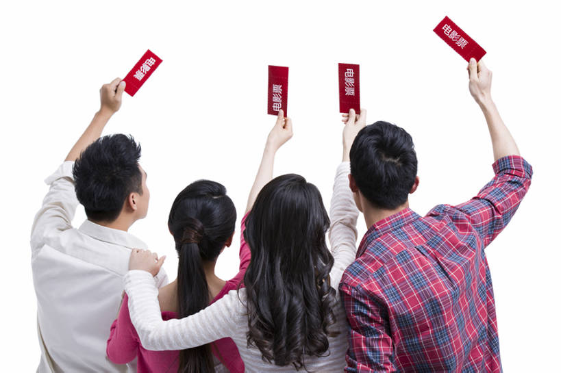 东方人,成年人,四个人,举,横图,室内,白色背景,爱情,友谊,消费,北京,中国,亚洲,一排,握,准备,节日,整齐,浪漫,休闲装,娱乐,顾客,刺激,排列,背面,托,站着,休闲,温暖,温馨,恩爱,放松,亲密,握着,约会,恋人,摄影,生活方式,和睦,队列,出示,东亚,打折,陪同,陪伴,电影票,男人,男性,年轻男性,年轻女性,女人,女性,亚洲人,中国人,年轻人,情侣,休闲活动,举起,举手,举着,向上举,向上伸,向上托,半身,彩图,影棚拍摄,伴侣,融洽,团购,伴随,bj175