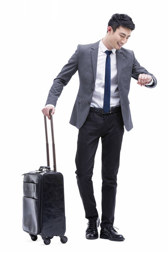 东方人,成年人,一个人,商务人士,商务男性,笑,微笑,露齿笑,竖图,白色背景,正面,衬衫,商务,时尚,快乐,幸福,北京,中国,亚洲,仅一个男性,仅一个人,行人,游客,游人,套装,正装,时间,拉杆箱,旅行箱,领带,现代,路人,旅客,仅一个年轻男性,行李,行李箱,箱子,看,站着,职业,休闲,摄影,生活方式,查看,出差,腕表,酷,核对,商务装,工薪阶层,东亚,过客,男人,男性,年轻男性,亚洲人,中国人,年轻人,白领,上班族,彩图,全身,影棚拍摄,衬衣,旅行,办公室职员,商务旅行,校对,校勘,bj175