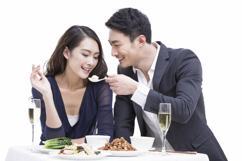 东方人,成年人,两个人,丈夫,妻子,商务人士,商务男性,笑,吃,微笑,露齿笑,横图,留白,抠图,白色背景,正面,衬衫,爱情,吃饭,时尚,晚餐,快乐,幸福,分享,成功,餐桌,北京,中国,情人节,亚洲,喝,握,套装,正装,庆祝,美味,食品,酒类,浪漫,现代,书桌,饮食,餐饮,顾客,饮料,汤匙,中国菜,香槟,休闲,温暖,温馨,恩爱,亲密,喂,握着,约会,财富,恋人,摄影,生活方式,纪念,留念,和睦,高雅,优美,享乐,膳食,成就,商务装,怀念,工薪阶层,香槟杯,东亚,健康食物,陪同,陪伴,男人,男性,年轻男性,年轻女性,女人,女性,亚洲人,中国人,年轻人,情侣,白领,上班族,休闲活动,沟通,说话,坐着,半身,彩图,影棚拍摄,衬衣,爱,欢乐,深情,餐馆,伴侣,融洽,开领,伴随,bj175