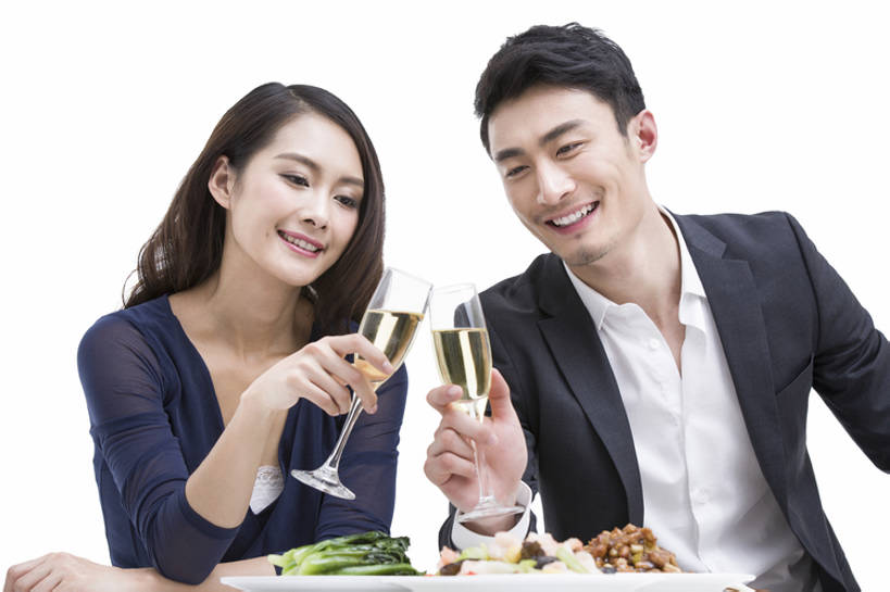 东方人,成年人,两个人,丈夫,妻子,商务人士,商务男性,笑,微笑,露齿笑,横图,留白,抠图,白色背景,正面,衬衫,爱情,吃饭,时尚,晚餐,快乐,幸福,成功,餐桌,北京,中国,情人节,亚洲,喝,握,套装,正装,庆祝,美味,食品,酒类,浪漫,现代,书桌,饮食,餐饮,顾客,饮料,中国菜,香槟,休闲,温暖,温馨,恩爱,亲密,举杯,握着,约会,财富,恋人,摄影,生活方式,纪念,留念,和睦,高雅,优美,享乐,膳食,成就,商务装,怀念,工薪阶层,香槟杯,东亚,健康食物,陪同,陪伴,男人,男性,年轻男性,年轻女性,女人,女性,亚洲人,中国人,年轻人,情侣,白领,上班族,休闲活动,沟通,说话,坐着,半身,彩图,影棚拍摄,衬衣,爱,欢乐,深情,餐馆,伴侣,融洽,开领,伴随,bj175