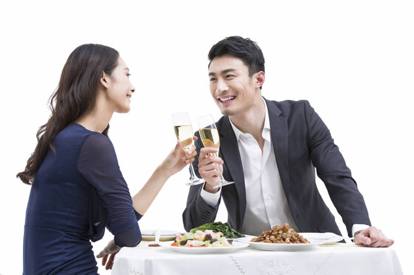 东方人,成年人,两个人,丈夫,妻子,商务人士,商务男性,笑,微笑,露齿笑,横图,留白,抠图,白色背景,侧面,衬衫,爱情,吃饭,时尚,晚餐,快乐,幸福,成功,餐桌,北京,中国,情人节,亚洲,喝,握,套装,正装,庆祝,美味,食品,酒类,浪漫,现代,书桌,饮食,餐饮,顾客,饮料,中国菜,香槟,休闲,温暖,温馨,恩爱,亲密,举杯,握着,约会,财富,恋人,摄影,生活方式,纪念,留念,和睦,高雅,优美,享乐,膳食,成就,商务装,怀念,工薪阶层,香槟杯,东亚,健康食物,陪同,陪伴,男人,男性,年轻男性,年轻女性,女人,女性,亚洲人,中国人,年轻人,情侣,白领,上班族,休闲活动,沟通,说话,坐着,半身,彩图,影棚拍摄,衬衣,爱,欢乐,深情,餐馆,伴侣,融洽,开领,伴随,bj175