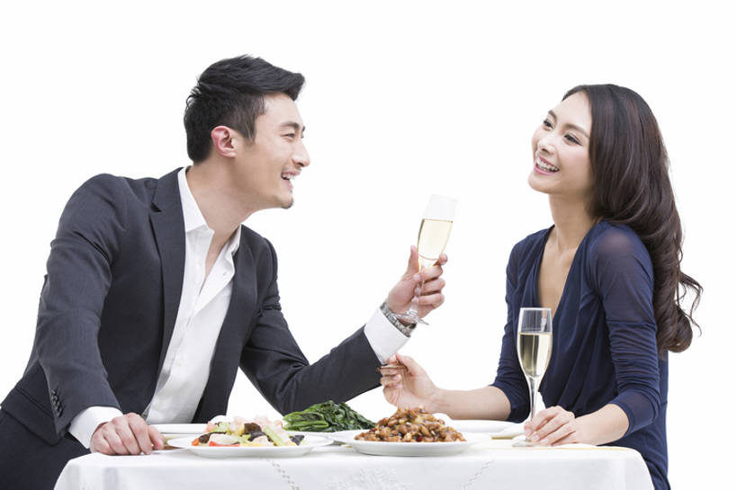 东方人,成年人,两个人,丈夫,妻子,商务人士,商务男性,笑,微笑,露齿笑,横图,留白,抠图,白色背景,正面,衬衫,爱情,吃饭,时尚,晚餐,快乐,兴奋,幸福,成功,餐桌,北京,中国,情人节,亚洲,喝,握,套装,正装,庆祝,美味,食品,酒类,浪漫,听,现代,书桌,饮食,餐饮,顾客,刺激,饮料,中国菜,香槟,休闲,温暖,温馨,恩爱,亲密,握着,约会,财富,恋人,摄影,生活方式,纪念,留念,和睦,高雅,优美,享乐,膳食,成就,商务装,怀念,工薪阶层,香槟杯,东亚,健康食物,陪同,陪伴,男人,男性,年轻男性,年轻女性,女人,女性,亚洲人,中国人,年轻人,情侣,白领,上班族,休闲活动,沟通,说话,坐着,半身,彩图,影棚拍摄,衬衣,爱,欢乐,深情,餐馆,伴侣,融洽,开领,伴随,bj175