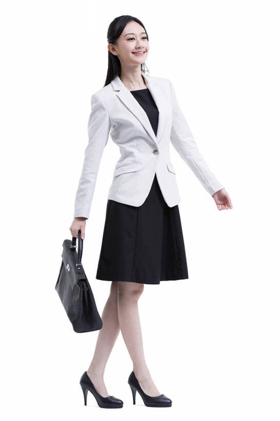 东方人,成年人,一个人,商务人士,商务女性,笑,微笑,露齿笑,竖图,留白,抠图,白色背景,正面,高跟鞋,商务,时尚,快乐,幸福,骄傲,成功,信心,北京,中国,亚洲,仅一个年轻女性,仅一个女性,仅一个人,握,下班,正装,包,公文包,现代,职业,独立,活力,握着,摄影,享乐,肖像,东亚,年轻女性,女人,女性,亚洲人,中国人,年轻人,白领,步行,彩图,全身,影棚拍摄,欢乐,办公室职员,bj175