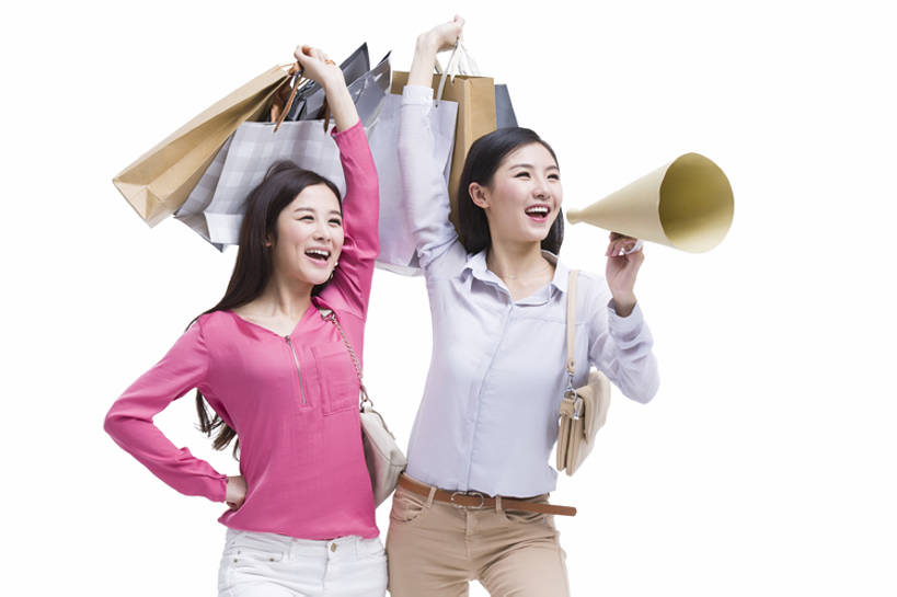 东方人,成年人,两个人,举,笑,微笑,露齿笑,横图,留白,抠图,白色背景,正面,衬衫,购物,时尚,快乐,兴奋,友谊,幸福,纯洁,热情,消费,北京,中国,亚洲,握,欢呼,丰富,购物袋,挎包,美丽,大喊,休闲装,喇叭,现代,手叉腰,刺激,托,站着,张嘴,活力,可爱,乐趣,零售,亲密,童年,童趣,握着,金融,摄影,生活方式,出售,享乐,扩音器,选购,张大嘴巴,贸易,童真,东亚,烂漫,无邪,陪同,血拼,陪伴,天真,年轻女性,女人,女性,亚洲人,中国人,年轻人,张开嘴,休闲活动,举起,举手,举着,向上举,向上伸,向上托,半身,彩图,影棚拍摄,欢乐,美人,闺密,韩版,好消息,伴随,市场营销,bj175