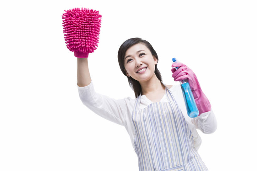 东方人,成年人,中年人,老年人,一个人,家庭主妇,举,笑,微笑,露齿笑,横图,留白,抠图,白色背景,正面,仰视,家务,快乐,幸福,安全,北京,中国,亚洲,仅一个女性,仅一个人,擦,握,工具,围裙,倾斜,休闲装,干净,抹布,清洁剂,清洁,托,站着,仅一个中年女性,擦洗,握着,摄影,生活方式,卫生,消毒,享乐,喷雾瓶,努力,保洁,忙碌,东亚,去污,洁净,清洗剂,老年女性,女人,女性,中年女性,亚洲人,中国人,玻璃杯,举起,举手,举着,清洗,向上举,向上伸,向上托,半身,彩图,低角度拍摄,影棚拍摄,欢乐,除菌,清洁产品,例行公事,家务劳动,bj175