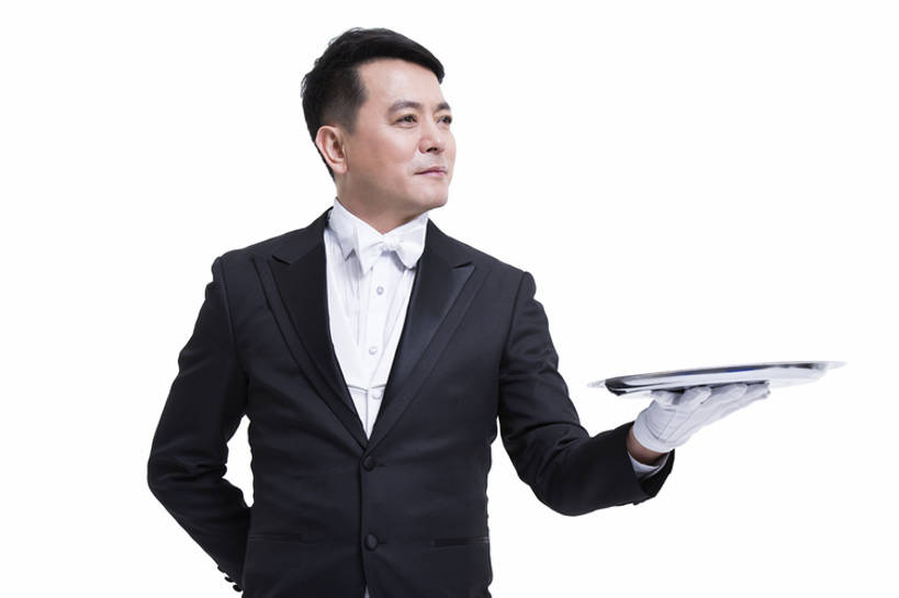 东方人,成年人,中年人,老年人,一个人,服务员,管家,微笑,横图,留白,抠图,白色背景,正面,西装,快乐,幸福,热情,骄傲,北京,中国,亚洲,仅一个男性,仅一个人,仅一个中年男性,握,套装,服装,正装,领结,餐盘,注视,手套,观察,看,站着,服务,握着,摄影,观看,礼节,严肃,察看,享乐,神圣,关注,肖像,东亚,欧洲文化,背手,燕尾服,一套,仆人,认真,老年男性,男人,男性,中年男性,亚洲人,中国人,服务生,侍者,半身,彩图,影棚拍摄,礼服,欢乐,传统文化,男仆,客房服务,bj175