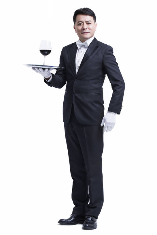 葡萄酒,东方人,成年人,中年人,老年人,一个人,服务员,管家,微笑,竖图,留白,抠图,白色背景,正面,西装,快乐,幸福,热情,北京,中国,亚洲,仅一个男性,仅一个人,仅一个中年男性,握,套装,服装,正装,领结,酒类,餐盘,注视,饮食,饮料,手套,观察,看,站着,红葡萄酒,服务,握着,摄影,观看,礼节,严肃,察看,享乐,神圣,葡萄酒杯,关注,肖像,东亚,欧洲文化,燕尾服,一套,仆人,认真,老年男性,男人,男性,中年男性,亚洲人,中国人,服务生,侍者,玻璃杯,彩图,全身,影棚拍摄,礼服,欢乐,传统文化,男仆,客房服务,bj175