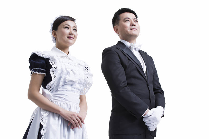 东方人,成年人,中年人,老年人,两个人,服务员,管家,微笑,横图,留白,抠图,白色背景,侧面,制服,西装,快乐,幸福,热情,信心,北京,中国,亚洲,套装,服装,正装,领结,围裙,注视,手套,观察,看,站着,服务,摄影,观看,礼节,严肃,察看,女仆,享乐,神圣,关注,肖像,东亚,欧洲文化,燕尾服,一套,仆人,认真,老年男性,老年女性,男人,男性,女人,女性,亚洲人,中国人,服务生,侍者,半身,彩图,影棚拍摄,礼服,欢乐,传统文化,男仆,bj175