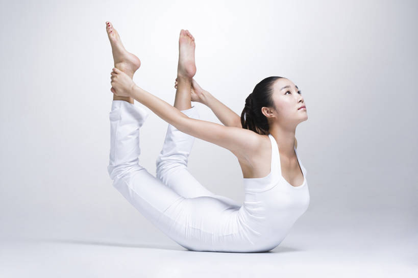 东方人,成年人,一个人,横图,留白,侧面,运动服,锻炼,时尚,北京,中国,亚洲,仅一个年轻女性,仅一个女性,仅一个人,伸展,灰色背景,服装,裤子,背心,美丽,光脚,现代,衣服,白色,向上看,休闲,健康,赤脚,放松,活力,力量,平衡,舒展,人体,瑜珈,摄影,服饰,生活方式,动作,高雅,优美,享乐,简单,练习,衣着,穿着,改变,弹性,东亚,柔和,衣饰,技能,完美,普拉提训练法,年轻女性,女人,女性,亚洲人,中国人,年轻人,休闲活动,张开手臂,彩图,全身,影棚拍摄,欢乐,魅力,运动装,美人,例行公事,摆拍,健身垫,bj175