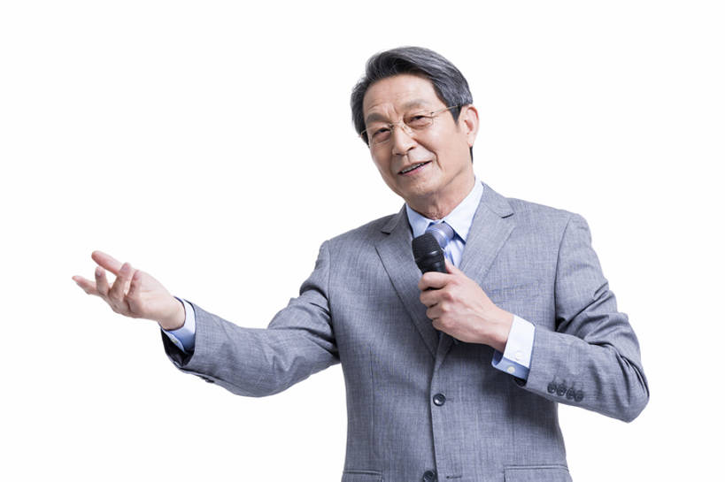 东方人,成年人,老年人,一个人,商务人士,教师,商务男性,笑,微笑,露齿笑,横图,留白,抠图,白色背景,正面,衬衫,西装,快乐,幸福,成功,北京,中国,亚洲,仅一个男性,仅一个人,握,套装,正装,会议,眼镜,领带,注视,观察,看,手势,演讲,站着,仅一个老年男性,职业,活力,握着,摄影,生活方式,报告,观看,权威,察看,麦克风,领导,享乐,解释,演说,关注,肖像,商务装,宣传,工薪阶层,东亚,一套,鼓动,记者招待会,讲演,把握,老年男性,男人,男性,亚洲人,中国人,白领,讲师,上班族,说话,半身,彩图,影棚拍摄,衬衣,欢乐,打手势,首席执行官,掌控,bj175