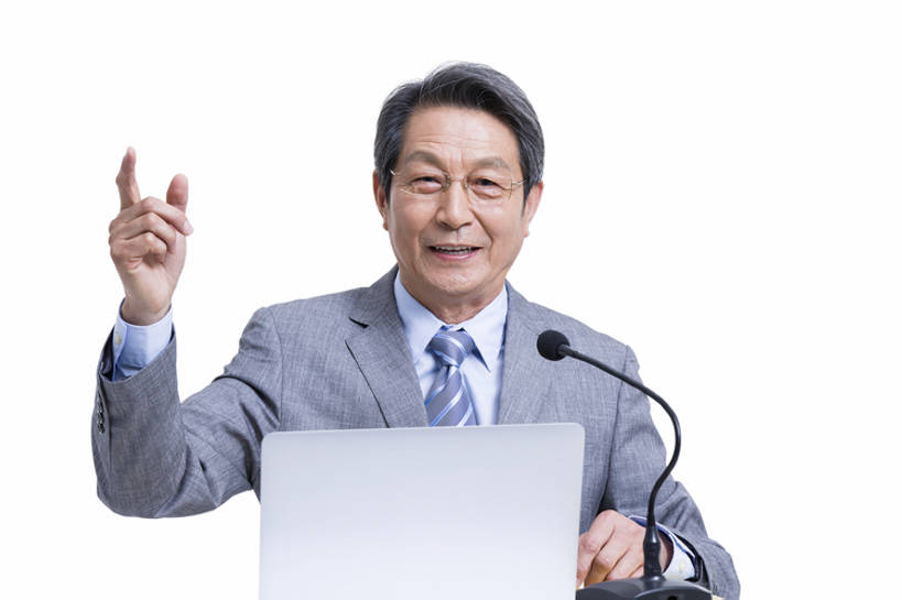 东方人,成年人,老年人,一个人,商务人士,教师,商务男性,笑,微笑,露齿笑,横图,留白,抠图,白色背景,正面,衬衫,西装,快乐,幸福,成功,笔记本电脑,北京,中国,亚洲,仅一个男性,仅一个人,套装,正装,会议,眼镜,领带,注视,讲台,观察,看,手势,演讲,仅一个老年男性,职业,活力,摄影,生活方式,报告,观看,权威,察看,麦克风,领导,享乐,解释,演说,关注,肖像,商务装,宣传,工薪阶层,东亚,一套,鼓动,记者招待会,讲演,把握,老年男性,男人,男性,亚洲人,中国人,白领,讲师,上班族,说话,坐着,半身,彩图,影棚拍摄,衬衣,欢乐,打手势,首席执行官,掌控,bj175