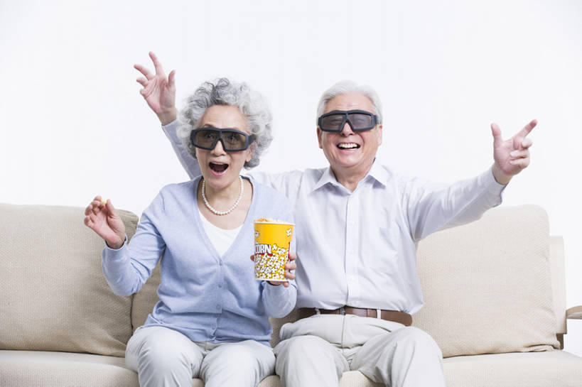 东方人,成年人,老年人,两个人,丈夫,妻子,家,客厅,笑,微笑,露齿笑,横图,正面,快乐,兴奋,幸福,沙发,北京,中国,亚洲,握,食品,休闲装,饮食,刺激,张嘴,休闲,爆米花,放松,握着,摄影,生活方式,观看,惊奇,退休,起居室,享乐,张大嘴巴,东亚,3D眼镜,陪同,3D电影,陪伴,老年男性,老年女性,男人,男性,女人,女性,亚洲人,中国人,情侣,张开嘴,休闲活动,张开手臂,坐着,彩图,欢乐,电影,人老心不老,伴随,bj175