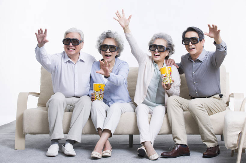 东方人,成年人,老年人,四个人,丈夫,妻子,家,客厅,横图,正面,快乐,兴奋,友谊,幸福,沙发,北京,中国,亚洲,握,食品,休闲装,饮食,刺激,休闲,爆米花,放松,搭,握着,摄影,生活方式,观看,退休,起居室,享乐,搭着,东亚,3D眼镜,陪同,3D电影,陪伴,老年男性,老年女性,男人,男性,女人,女性,亚洲人,中国人,情侣,休闲活动,张开手臂,坐着,彩图,全身,欢乐,电影,人老心不老,伴随,bj175