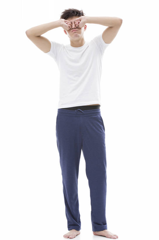 东方人,成年人,眼睛,一个人,竖图,留白,抠图,白色背景,正面,北京,中国,亚洲,仅一个男性,仅一个人,擦,伸展,凌乱,休闲装,光脚,现代,起床,仅一个年轻男性,站着,疲倦,赤脚,撅嘴,揉,放松,舒展,摄影,床头,生活方式,疲劳,疲惫,早晨,染发,消极,困乏,东亚,疲乏,委顿,疲困,疲顿,疲钝,倦怠,怠倦,怠惰,男人,男性,年轻男性,亚洲人,中国人,年轻人,闭着眼睛,彩图,全身,影棚拍摄,乱发,摆拍,bj175