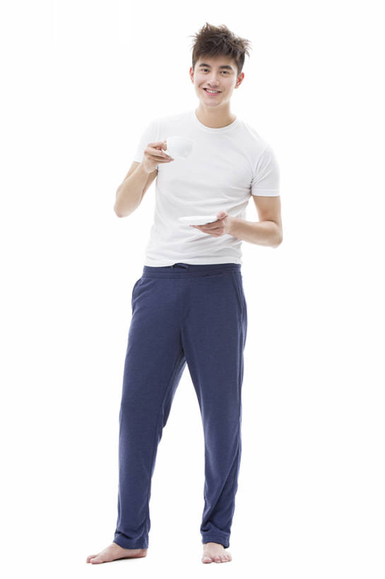 咖啡,东方人,成年人,一个人,笑,微笑,露齿笑,竖图,留白,抠图,白色背景,正面,快乐,幸福,茶,杯子,北京,中国,亚洲,仅一个男性,仅一个人,喝,握,咖啡杯,凌乱,注视,休闲装,光脚,现代,起床,饮食,饮料,仅一个年轻男性,观察,看,站着,疲倦,赤脚,放松,握着,摄影,床头,生活方式,观看,察看,疲劳,享乐,疲惫,早晨,染发,关注,肖像,困乏,东亚,热饮,疲乏,委顿,疲困,疲顿,疲钝,倦怠,怠倦,怠惰,男人,男性,年轻男性,亚洲人,中国人,年轻人,茶杯,彩图,全身,影棚拍摄,欢乐,乱发,摆拍,bj175