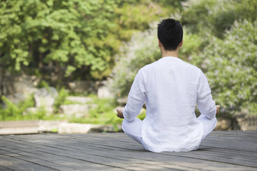 东方人,成年人,一个人,公园,坐,横图,室外,白天,锻炼,自由,北京,中国,亚洲,仅一个男性,仅一个人,休闲装,树,仅一个年轻男性,背面,自然,休闲,健康,思考,禅,放松,活力,平衡,想,沉思,瑜珈,摄影,生活方式,宁静,协调,后背,动作,控制,专心,优美,清新,弹性,东亚,莲花坐式,柔和,灵性,普拉提训练法,无忧无虑,男人,男性,年轻男性,亚洲人,中国人,年轻人,休闲活动,坐着,彩图,全身,和蔼,bj175