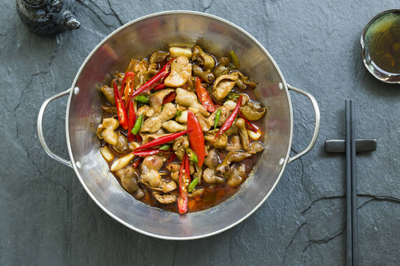 无人,横图,俯视,特写,吃饭,晚餐,午餐,茶,筷子,静物,餐具,北京,中国,亚洲,丰富,炒,肉,熟食,香料,美味,食品,饮品,传统,干锅,剁椒,饮食,餐饮,食物,饮料,茶壶,中国菜,摄影,中国茶,筷子架,膳食,可口,清新,中国文化,肉制品,东亚,主菜,适口,四川菜,茶杯,红辣椒,彩图,传统文化,干锅肥肠,bj175