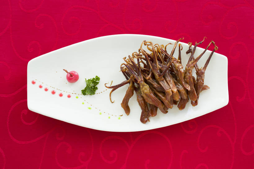 无人,横图,俯视,特写,吃饭,晚餐,午餐,静物,餐具,北京,中国,春节,新年,亚洲,装饰,鸭子,肉,熟食,美味,食品,饮品,传统,鸭肉,肉类,饮食,餐饮,桌布,食物,饮料,红色,盘子,中国菜,摄影,膳食,可口,清新,中国文化,腌肉,肉食,肉制品,东亚,鸭舌,主菜,腌制食品,适口,四川菜,彩图,装饰菜,传统文化,bj175