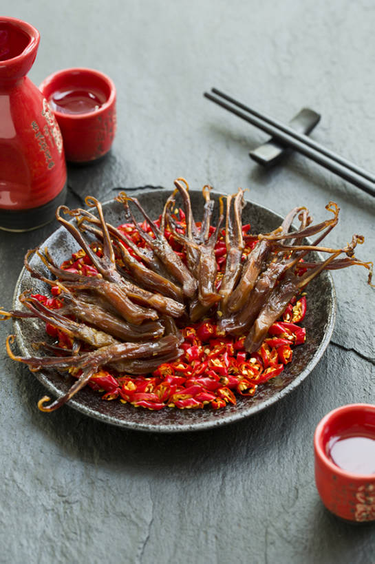 无人,竖图,特写,吃饭,晚餐,午餐,筷子,静物,餐具,北京,中国,亚洲,鸭子,肉,熟食,香料,美味,食品,酒类,米酒,饮品,传统,鸭肉,剁椒,肉类,饮食,餐饮,酒,酒瓶,食物,饮料,盘子,酒杯,中国菜,摄影,筷子架,膳食,可口,清新,中国文化,腌肉,肉食,肉制品,东亚,鸭舌,主菜,腌制食品,适口,四川菜,江米酒,醪糟,糯米酒,红辣椒,彩图,高角度拍摄,传统文化,bj175