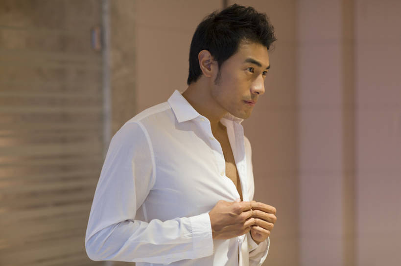 东方人,成年人,一个人,家庭,家,横图,室内,白天,正面,衬衫,时尚,信心,浴室,城市,北京,中国,亚洲,仅一个男性,仅一个人,一排,整齐,房屋,公寓,干净,纽扣,现代,穿,排列,仅一个年轻男性,站着,温暖,温馨,一家人,摄影,生活方式,扣,钮扣,和睦,酷,住房,早晨,队列,房地产,东亚,认真,男人,男性,年轻男性,亚洲人,中国人,年轻人,半身,彩图,融洽,bj175