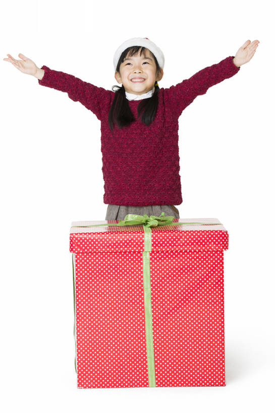 东方人,儿童,一个人,站,举,笑,微笑,露齿笑,竖图,留白,抠图,白色背景,正面,毛衣,快乐,自由,幸福,纯洁,运气,礼物,帽子,北京,中国,圣诞节,亚洲,仅一个女性,仅一个人,风俗,节日,庆祝,包装,包装纸,冬天,圣诞礼物,休闲装,靴子,传统,盒子,小孩,红色,手势,托,向上看,站着,仅一个小孩,抓,圣诞帽,活力,精神,可爱,童年,童趣,无辜,伸手,摄影,巨大,庞大,生长,希望,惊奇,享乐,仪式,问候,典礼,梦想,想象,童真,东亚,烂漫,无邪,纯净,宏大,硕大,伟大,制度,无忧无虑,天真,男孩,男人,男性,女孩,女人,女性,亚洲人,中国人,孩子,举起,举手,举着,向上举,向上伸,向上托,仰头,站立,张开手臂,彩图,影棚拍摄,装扮,欢乐,男生,女生,打手势,传统文化,摆拍,好奇心,传统节日,bj175