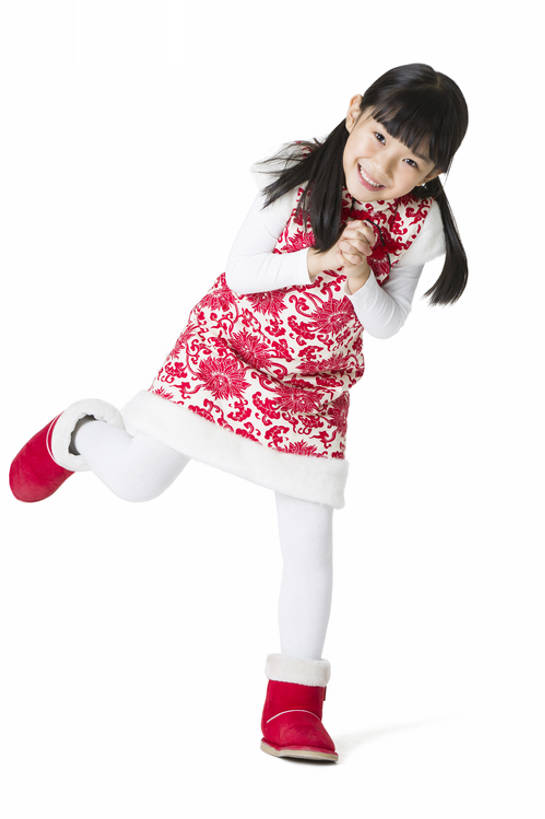 东方人,儿童,一个人,站,握手,笑,微笑,露齿笑,竖图,留白,抠图,白色背景,正面,快乐,自由,幸福,纯洁,运气,北京,中国,春节,新年,亚洲,仅一个女性,仅一个人,旗袍,风俗,节日,庆祝,冬天,半空,抬腿,注视,休闲装,靴子,传统,小孩,红色,观察,看,手势,站着,仅一个小孩,活力,精神,可爱,童年,童趣,无辜,摄影,生长,观看,张开双腿,单腿,察看,享乐,仪式,关注,中国文化,祝贺,问候,肖像,典礼,童真,东亚,烂漫,无邪,东亚文化,作揖,纯净,制度,展开双腿,无忧无虑,天真,男孩,男人,男性,女孩,女人,女性,亚洲人,中国人,孩子,搀手,拉手,手拉手,手握手,站立,彩图,全身,影棚拍摄,传统服装,装扮,欢乐,拜年,男生,女生,打手势,伸展双腿,传统文化,摆拍,传统节日,bj175