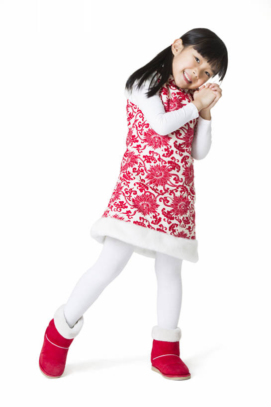东方人,儿童,一个人,站,握手,笑,微笑,露齿笑,竖图,留白,抠图,白色背景,正面,快乐,自由,幸福,纯洁,运气,北京,中国,春节,新年,亚洲,仅一个女性,仅一个人,旗袍,风俗,节日,庆祝,冬天,注视,休闲装,靴子,传统,小孩,红色,观察,看,手势,站着,仅一个小孩,活力,精神,可爱,童年,童趣,无辜,摄影,生长,观看,张开双腿,察看,享乐,仪式,关注,中国文化,祝贺,问候,肖像,典礼,童真,东亚,烂漫,无邪,东亚文化,作揖,纯净,制度,展开双腿,无忧无虑,天真,男孩,男人,男性,女孩,女人,女性,亚洲人,中国人,孩子,搀手,拉手,手拉手,手握手,站立,彩图,全身,影棚拍摄,传统服装,装扮,欢乐,拜年,男生,女生,打手势,伸展双腿,传统文化,摆拍,传统节日,bj175