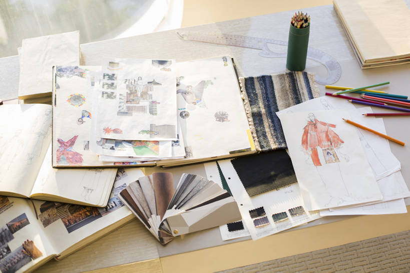 无人,设计师,办公室,家,横图,俯视,室内,白天,时尚,集体,桌子,城市,北京,中国,亚洲,准备,纸,房屋,办公用品,利益,现代,书桌,文具,笔记本,尺,学习用品,职业,团体,创意,摄影,奋斗,生活方式,文具用品,愿望,组织,创造力,工作室,着色,努力,手艺,草图,目录,创新,东亚,新意,理想,技能,美术工艺,美术设计员,设计,设计家,设计者,彩图,高角度拍摄,彩色铅笔,纺织工业,产品设计,bj175