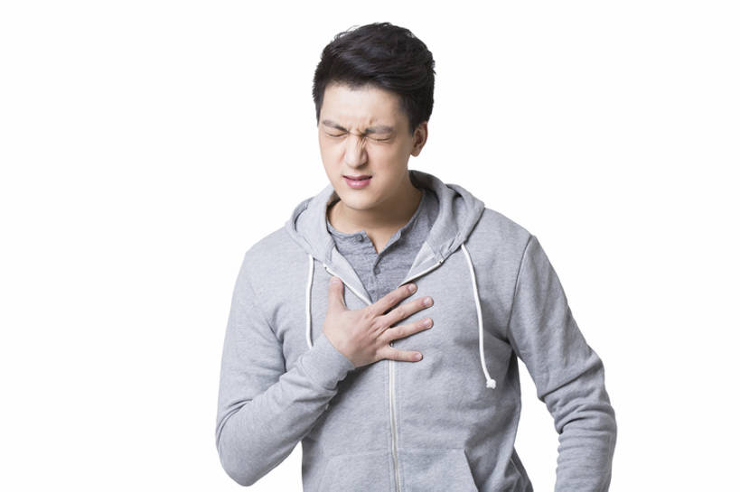 东方人,成年人,胸口,一个人,横图,抠图,白色背景,正面,北京,中国,亚洲,仅一个男性,仅一个人,沮丧,休闲装,仅一个年轻男性,手放前,站着,皱眉,摄影,悲伤,疾病,伤心,难过,忧虑,消极,痛苦,扮鬼脸,问题,恶心,东亚,挫败,悲哀,心血管病,心血管疾病,心脏病,循环系统疾病,哀痛,悲戚,悲痛,虚弱,男人,男性,年轻男性,亚洲人,中国人,年轻人,闭着眼睛,触摸,半身,彩图,影棚拍摄,胸痛,消化不良,bj175