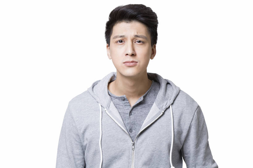 东方人,成年人,一个人,横图,抠图,白色背景,正面,北京,中国,亚洲,仅一个男性,仅一个人,沮丧,生气,注视,休闲装,仅一个年轻男性,观察,看,站着,表情,皱眉,压力,愤怒,摄影,观看,恼怒,悲伤,察看,愤慨,伤心,难过,怒气,气愤,忧虑,发怒,关注,怒火,消极,肖像,情绪,脾气,东亚,忿怒,怨恨,强烈,挫败,悲哀,哀痛,悲戚,悲痛,气忿,愤恨,肝火,激动,男人,男性,年轻男性,亚洲人,中国人,年轻人,半身,彩图,影棚拍摄,闷闷不乐,bj175