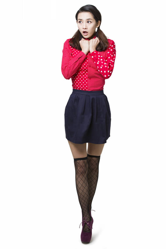 东方人,成年人,一个人,竖图,抠图,白色背景,正面,时尚,北京,中国,亚洲,仅一个年轻女性,仅一个女性,仅一个人,现代,袜子,手放前,站着,张嘴,表情,摄影,害怕,幽默,惊吓,恐怖,张大嘴巴,东亚,震惊,年轻女性,女人,女性,亚洲人,中国人,年轻人,张开嘴,彩图,全身,影棚拍摄,bj175