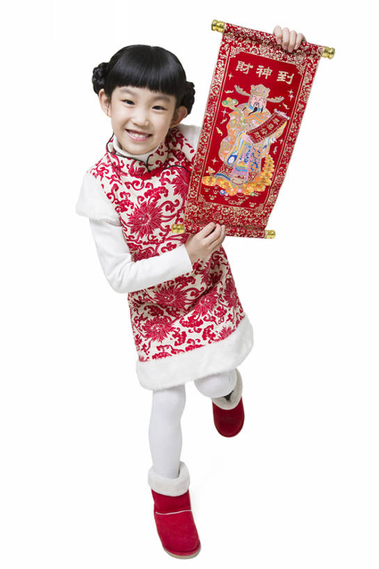 东方人,儿童,一个人,站,举,笑,微笑,露齿笑,竖图,留白,抠图,白色背景,正面,快乐,幸福,纯洁,运气,北京,中国,春节,亚洲,仅一个女性,仅一个人,弯腰,握,旗袍,风俗,节日,庆祝,装饰,冬天,半空,祝福,抬腿,注视,休闲装,靴子,传统,小孩,红色,财神爷,观察,看,托,站着,仅一个小孩,精神,可爱,童年,童趣,无辜,握着,财富,摄影,介绍,生长,生活方式,观看,单腿,察看,享乐,仪式,关注,中国文化,问候,出示,典礼,童真,东亚,烂漫,无邪,元旦,制度,无忧无虑,天真,男孩,男人,男性,女孩,女人,女性,亚洲人,中国人,孩子,举起,举手,举着,向上举,向上伸,向上托,站立,彩图,全身,影棚拍摄,传统服装,欢乐,拜年,唐装,男生,女生,传统文化,年画,传统节日,象征主义,bj175