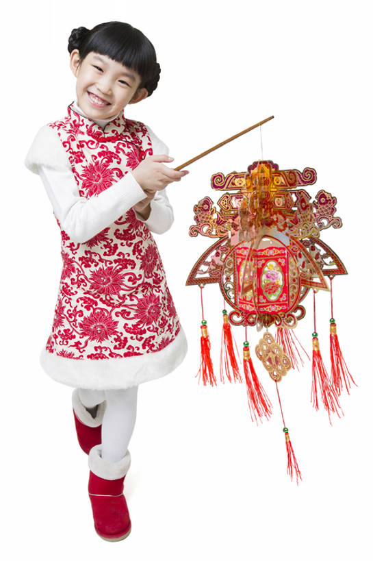 东方人,儿童,一个人,站,笑,微笑,露齿笑,竖图,留白,抠图,白色背景,正面,快乐,幸福,纯洁,运气,照明,北京,中国,春节,亚洲,仅一个女性,仅一个人,吊挂,握,悬挂,旗袍,风俗,节日,庆祝,装饰,灯笼,纸灯笼,冬天,倾斜,古典,祝福,挂,玩,注视,休闲装,靴子,传统,小孩,红色,灯具,观察,看,站着,仅一个小孩,精神,可爱,童年,童趣,无辜,握着,摄影,介绍,生长,生活方式,观看,照亮,察看,享乐,仪式,照明设备,关注,中国文化,问候,出示,典礼,歪,古典风格,童真,东亚,烂漫,无邪,元旦,制度,无忧无虑,天真,男孩,男人,男性,女孩,女人,女性,亚洲人,中国人,孩子,站立,彩图,全身,影棚拍摄,传统服装,欢乐,拜年,唐装,男生,女生,传统文化,传统节日,bj175