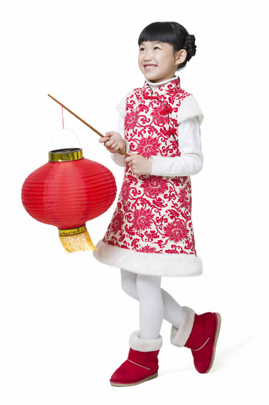 东方人,儿童,一个人,站,笑,微笑,露齿笑,竖图,留白,抠图,白色背景,正面,快乐,幸福,纯洁,运气,照明,北京,中国,春节,亚洲,仅一个女性,仅一个人,吊挂,握,悬挂,旗袍,风俗,节日,庆祝,装饰,灯笼,纸灯笼,冬天,古典,挂,休闲装,靴子,传统,小孩,红色,灯具,向上看,站着,仅一个小孩,精神,可爱,童年,童趣,无辜,握着,摄影,生长,生活方式,照亮,享乐,仪式,照明设备,中国文化,问候,典礼,古典风格,童真,东亚,烂漫,无邪,元旦,制度,无忧无虑,天真,男孩,男人,男性,女孩,女人,女性,亚洲人,中国人,孩子,站立,彩图,全身,影棚拍摄,传统服装,欢乐,拜年,唐装,男生,女生,传统文化,传统节日,bj175