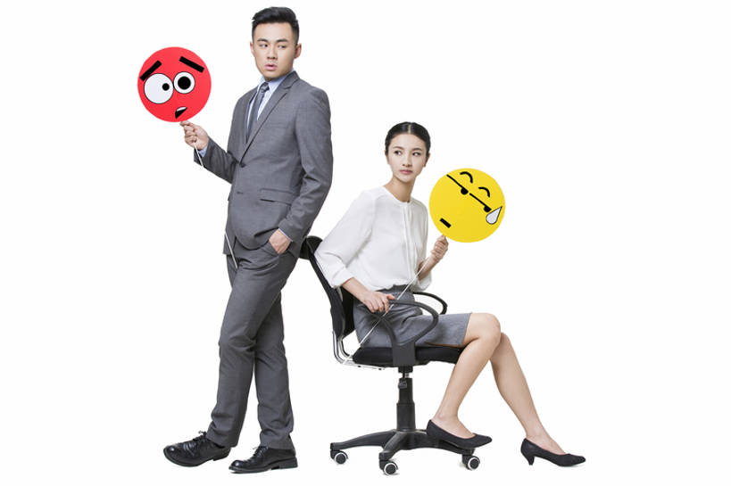 东方人,成年人,脸,头,脸颊,两个人,同事,商务人士,商务男性,商务女性,横图,留白,抠图,白色背景,正面,高跟鞋,衬衫,裙子,西装,商务,成功,合作,团队,集体,信心,互联网,椅子,北京,中国,亚洲,握,套装,正装,圆形,标志,符号,文字,领带,标识,现代,队伍,站着,职业,概念,表情,卡通,亲密,背对背,握着,摄影,汗水,生活方式,悲伤,办公椅,创造力,领导,伤心,难过,成就,标点,商务装,问题,情绪,合伙,领袖,工薪阶层,东亚,陪同,一套,悲哀,红脸,哀痛,悲戚,悲痛,陪伴,男人,男性,年轻男性,年轻女性,女人,女性,亚洲人,中国人,年轻人,头部,脸部,脸蛋,面部,白领,上班族,两手抄兜,坐着,彩图,全身,影棚拍摄,衬衣,困窘,文字表情,颜表情,颜文字,办公室职员,拟人,表情符号,伴随,bj175