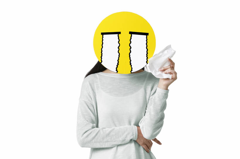 东方人,成年人,脸,头,脸颊,一个人,哭,横图,留白,抠图,白色背景,正面,失败,纯洁,互联网,北京,中国,亚洲,仅一个年轻女性,仅一个女性,仅一个人,擦,覆盖,握,圆形,标志,符号,面具,文字,记事本,休闲装,标识,现代,本子,笔记本,纸巾,站着,概念,表情,卡通,可爱,童年,童趣,压力,握着,眼泪,摄影,生活方式,悲伤,创造力,隐藏,伤心,难过,消极,标点,问题,情绪,童真,东亚,烂漫,无邪,悲哀,哀痛,悲戚,悲痛,天真,年轻女性,女人,女性,亚洲人,中国人,年轻人,头部,脸部,脸蛋,面部,半身,彩图,影棚拍摄,文字表情,颜表情,颜文字,拟人,表情符号,bj175