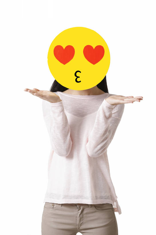 东方人,成年人,脸,头,眼睛,脸颊,一个人,举,竖图,留白,抠图,白色背景,正面,快乐,幸福,纯洁,互联网,北京,中国,亚洲,仅一个年轻女性,仅一个女性,仅一个人,覆盖,圆形,标志,符号,面具,文字,记事本,浪漫,注视,休闲装,标识,现代,吹气,红色,本子,笔记本,观察,看,手势,托,站着,概念,表情,撅嘴,卡通,调情,可爱,童年,童趣,摄影,生活方式,观看,幽默,察看,创造力,隐藏,享乐,关注,标点,情绪,童真,东亚,烂漫,无邪,天真,年轻女性,女人,女性,亚洲人,中国人,年轻人,心,心型,头部,脸部,脸蛋,面部,举起,举手,举着,亲吻,向上举,向上伸,向上托,彩图,影棚拍摄,爱,欢乐,文字表情,颜表情,颜文字,打手势,飞吻,拟人,表情符号,bj175