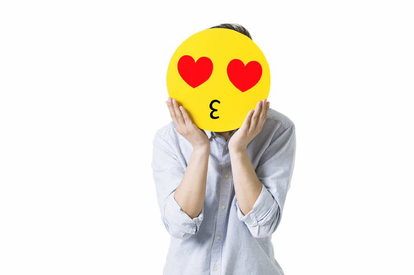 东方人,成年人,脸,头,眼睛,脸颊,一个人,横图,留白,抠图,白色背景,正面,快乐,幸福,纯洁,互联网,北京,中国,亚洲,仅一个男性,仅一个人,撑,覆盖,圆形,标志,符号,面具,文字,记事本,浪漫,托腮,注视,休闲装,标识,现代,仅一个年轻男性,红色,本子,笔记本,观察,看,托,站着,概念,表情,撅嘴,卡通,调情,可爱,童年,童趣,摄影,生活方式,观看,幽默,察看,创造力,隐藏,享乐,关注,标点,托下巴,情绪,童真,东亚,烂漫,无邪,天真,男人,男性,年轻男性,亚洲人,中国人,年轻人,心,心型,头部,脸部,脸蛋,面部,亲吻,半身,彩图,影棚拍摄,爱,欢乐,文字表情,颜表情,颜文字,拟人,表情符号,bj175