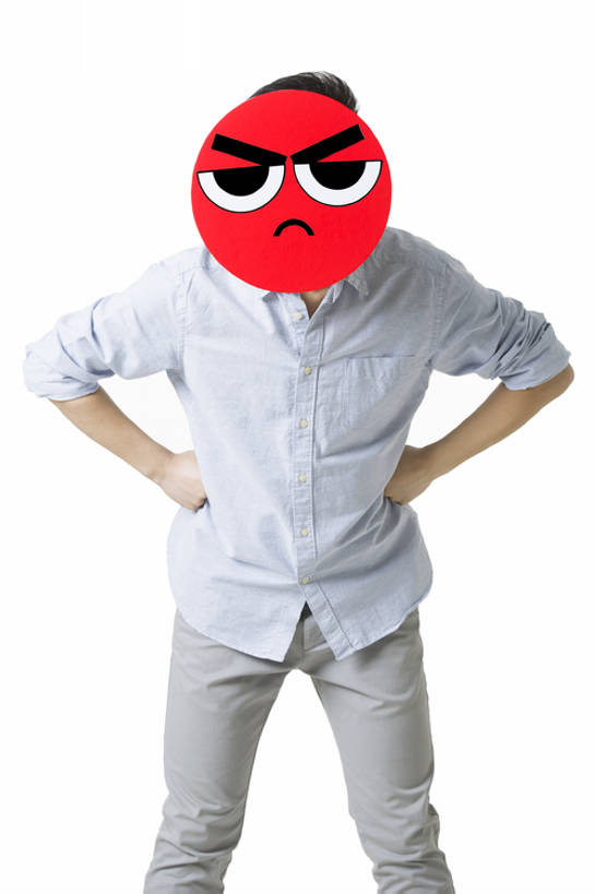 东方人,成年人,脸,头,脸颊,一个人,竖图,留白,抠图,白色背景,正面,失败,互联网,北京,中国,亚洲,仅一个男性,仅一个人,覆盖,沮丧,生气,圆形,标志,符号,面具,文字,记事本,注视,休闲装,标识,现代,手叉腰,仅一个年轻男性,本子,笔记本,观察,看,站着,概念,表情,皱眉,卡通,愤怒,摄影,生活方式,观看,张开双腿,恼怒,悲伤,察看,创造力,隐藏,愤慨,伤心,绝望,难过,怒气,气愤,发怒,关注,怒火,消极,标点,问题,情绪,脾气,东亚,忿怒,怨恨,强烈,挫败,悲哀,红脸,哀痛,悲戚,悲痛,气忿,愤恨,展开双腿,肝火,激动,男人,男性,年轻男性,亚洲人,中国人,年轻人,头部,脸部,脸蛋,面部,拳头,彩图,影棚拍摄,文字表情,颜表情,颜文字,伸展双腿,拟人,闷闷不乐,抱怨,表情符号,bj175