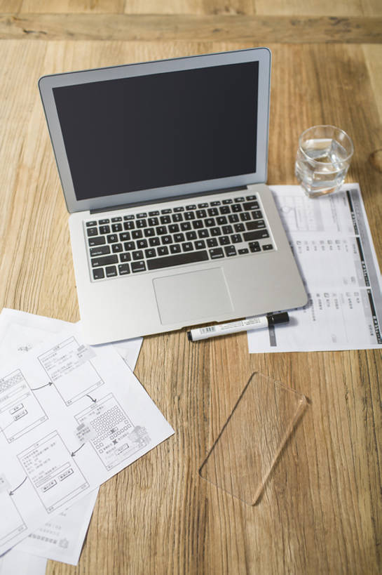 无人,技术人员,竖图,室内,留白,时尚,计划,笔记本电脑,显示器,技术,桌子,静物,杯子,手机,玻璃,北京,中国,亚洲,透明,屏幕,文件,纸,办公用品,触摸屏,显示屏,现代,文具,模型,学习用品,摄影,触控板,文具用品,创造力,液晶显示器,便携式,智能手机,输出设备,东亚,发展,无线电技术,技能,设计,技术员,沟通,彩图,高角度拍摄,计算机软件,程序员,bj175