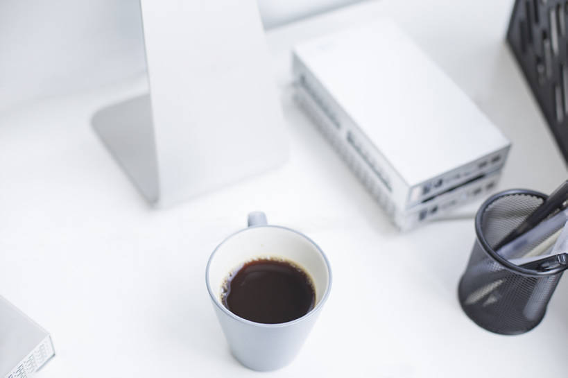 咖啡,无人,办公室,横图,室内,白天,商务,桌子,杯子,笔筒,北京,中国,亚洲,食品,办公用品,咖啡杯,饮品,书桌,饮食,食物,饮料,容器,器皿,摄影,储藏,储存,可口,东亚,热饮,黑咖啡,硬盘驱动器,适口,插笔器具,文房用具,计算机,彩图,高角度拍摄,贮存,bj175