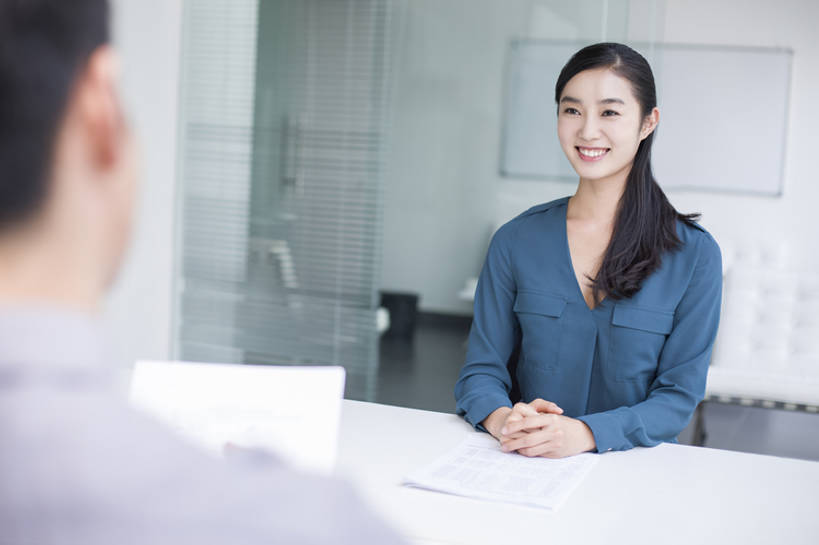 东方人,成年人,两个人,同事,商务人士,商务男性,商务女性,办公室,笑,微笑,露齿笑,横图,室内,白天,正面,衬衫,商务,快乐,幸福,成功,合作,团队,集体,信心,桌子,城市,北京,中国,亚洲,连接,套装,开会,会议,休闲装,现代,书桌,队伍,职业,面对面,办公大楼,摄影,生活方式,面试,领导,简历,享乐,经理,企业,公司,成就,商务装,合伙,领袖,工薪阶层,东亚,采访,求职,尊敬,招聘,男人,男性,年轻男性,年轻女性,女人,女性,亚洲人,中国人,年轻人,白领,上班族,说话,坐着,半身,彩图,衬衣,欢乐,口试,办公室职员,人力资源,商务会议,面试官,bj175