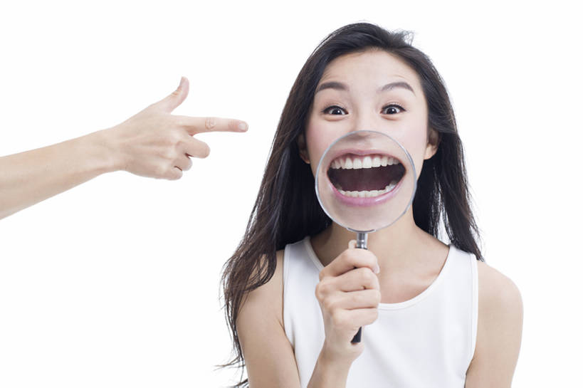 东方人,成年人,头发,两个人,学生,横图,白天,留白,抠图,白色背景,正面,失败,北京,中国,亚洲,沮丧,生气,冲突,休闲装,手势,思考,表情,皱眉,撅嘴,个性,想,压力,斜视,责备,摄影,悲伤,指着,伤心,难过,消极,问题,情绪,反差,东亚,挫败,悲哀,支配,哀痛,悲戚,悲痛,迷惑,年轻女性,女人,女性,亚洲人,中国人,年轻人,长发,大学生,半身,彩图,影棚拍摄,打手势,闷闷不乐,bj175