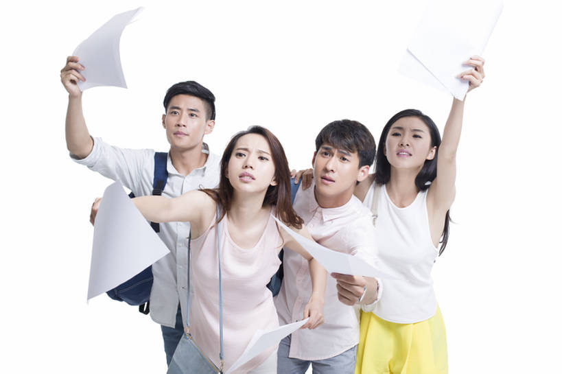 东方人,成年人,四个人,学生,举,横图,白天,留白,抠图,白色背景,正面,衬衫,竞争,北京,中国,亚洲,弯腰,握,服装,包,书包,挎包,休闲装,现代,衣服,托,站着,休闲,亲密,压力,握着,摄影,服饰,生活方式,面试,等候,发送,简历,衣着,忧虑,毕业生,穿着,等,情绪,东亚,陪同,求职,衣饰,陪伴,机会,招聘,男人,男性,年轻男性,年轻女性,女人,女性,亚洲人,中国人,年轻人,大学生,举起,举手,举着,向上举,向上伸,向上托,张开手臂,彩图,高角度拍摄,影棚拍摄,机遇,口试,伴随,bj175