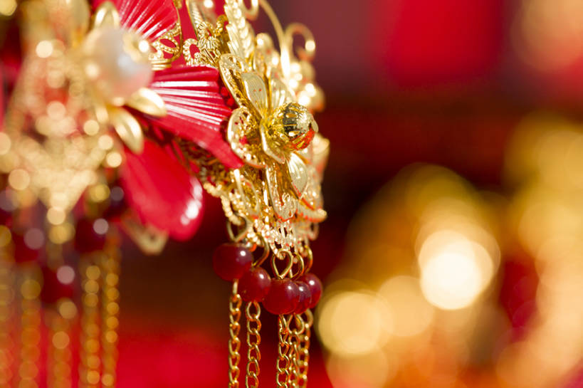 无人,横图,特写,留白,婚礼,快乐,幸福,运气,静物,珠宝,北京,中国,亚洲,风俗,庆祝,装饰,珠子,古典,结婚,浪漫,传统,古代,红色,装饰物,喜庆,精神,财富,摄影,纪念,凤冠,仪式,风格,中国文化,典礼,古典风格,东亚,式样,制度,彩图,影棚拍摄,高兴,金子,传统文化,嫁妆,珠花,bj175