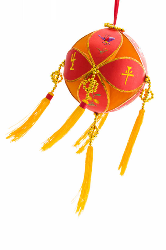 无人,竖图,特写,留白,抠图,白色背景,婚礼,快乐,幸福,运气,安全,风,静物,刺绣,北京,中国,亚洲,吊挂,悬挂,花纹,风俗,庆祝,装饰,图案,艺术品,古典,结婚,浪漫,挂,吹气,传统,古代,一个,红色,工艺品,喜庆,汉字,精神,摄影,单个,纪念,仪式,风格,中国文化,手艺,典礼,古典风格,东亚,穗,式样,制度,美术工艺,绣球,彩图,影棚拍摄,高兴,传统文化,bj175