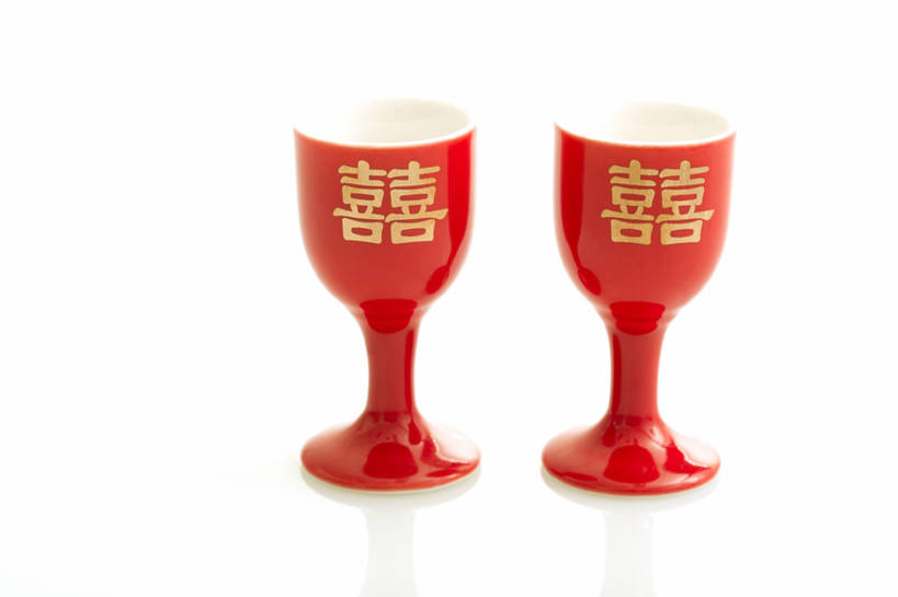 无人,横图,特写,留白,抠图,白色背景,婚礼,快乐,幸福,运气,静物,杯子,北京,中国,亚洲,风俗,庆祝,装饰,酒类,一对,古典,结婚,浪漫,传统,饮料,两个,红色,酒杯,喜庆,汉字,精神,摄影,纪念,仪式,风格,葡萄酒杯,中国文化,交杯酒,典礼,古典风格,喜字,东亚,制度,彩图,影棚拍摄,高兴,传统文化,bj175
